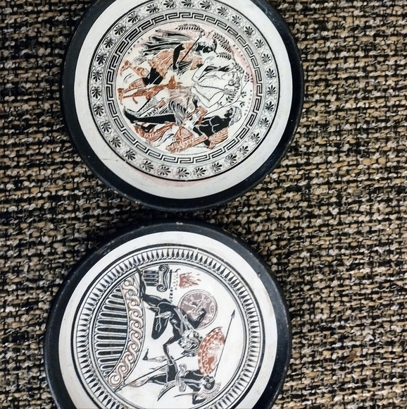 Set of 3 vintage hand painted ceramic plates made in Greece - Picture 5 of 6